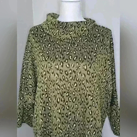 Animal Print Asemetrical Poncho - Picture 2 of 12
